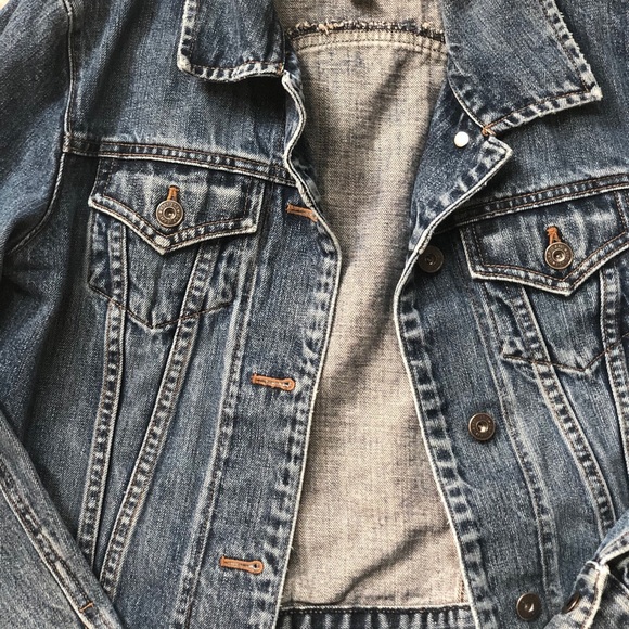 Women’s Gap Denim Jacket - Picture 2 of 5